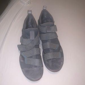 Nike Lebron Soldier Shoes